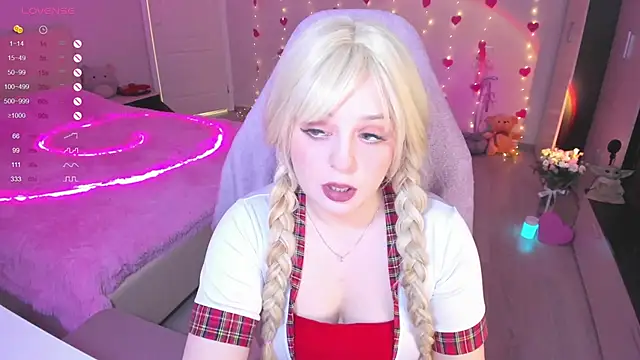 Snapshot of Amy_honey_angel chatting on February 24, 2025, 10:04 am Amy honey angel online show from February 24, 2025, 10:04 am