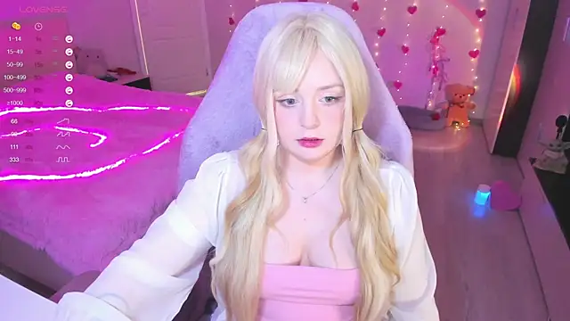 Snapshot of Amy_honey_angel chatting on March 10, 2025, 12:26 pm Amy honey angel online show from March 10, 2025, 12:26 pm