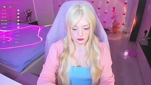 Snapshot of Amy_honey_angel chatting on March 18, 2025, 9:31 am Amy honey angel online show from March 18, 2025, 9:31 am