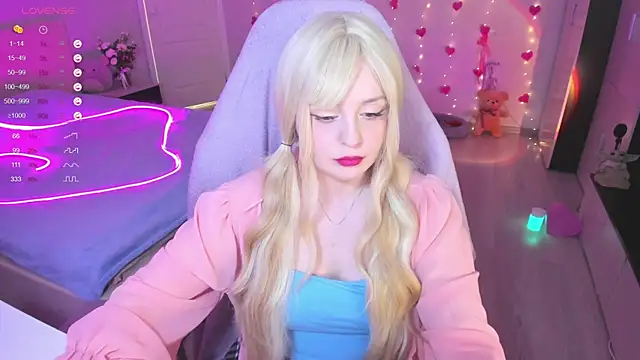 Snapshot of Amy_honey_angel chatting on March 18, 2025, 12:47 pm Amy honey angel online show from March 18, 2025, 12:47 pm