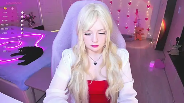 Snapshot of Amy_honey_angel chatting on March 21, 2025, 9:45 am Amy honey angel online show from March 21, 2025, 9:45 am