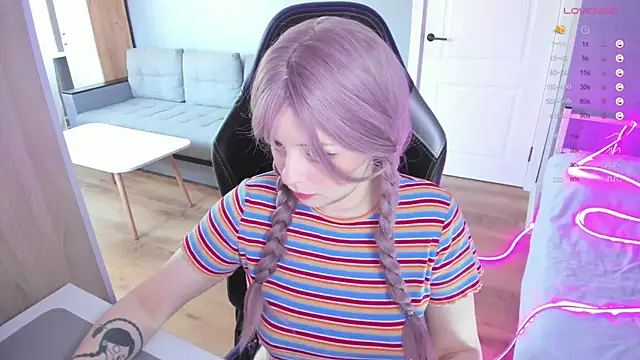 Snapshot of Amy_honey_angel chatting on October 3, 2025, 10:23 am Amy honey angel online show from October 3, 2025, 10:23 am