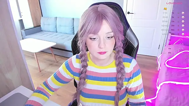 Snapshot of Amy_honey_angel chatting on October 9, 2025, 8:45 am Amy honey angel online show from October 9, 2025, 8:45 am