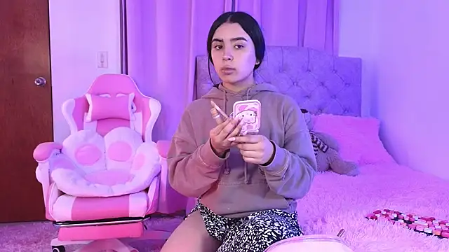 Emily-14 online show from January 28, 2025, 4:08 pm