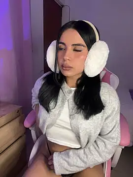 Emily-14 online show from January 14, 2026, 4:29 am