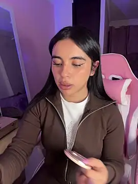 Emily-14 online show from April 28, 2026, 1:15 am