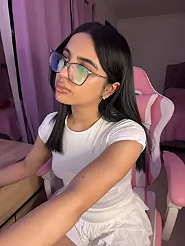 Emily-14 online show from June 18, 2026, 4:24 am