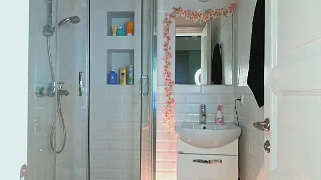 Mia Mia M online show from January 18, 2025, 9:02 am