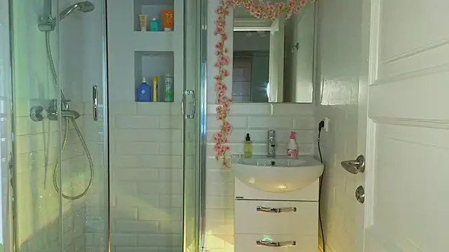 Mia Mia M online show from February 28, 2025, 11:47 am