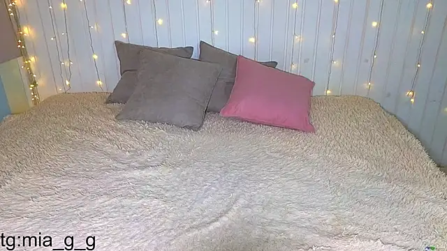 Mia Mia M online show from September 22, 2025, 7:21 am