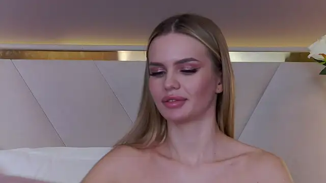 Snapshot of KristinaMaers chatting on February 20, 2025, 12:08 am KristinaMaers online show from February 20, 2025, 12:08 am