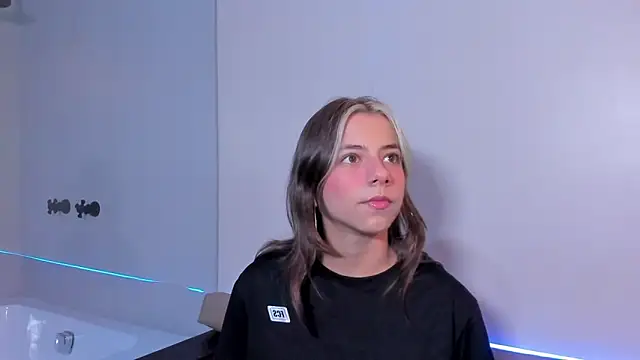 ArtemisaBlake online show from December 17, 2024, 9:05 pm