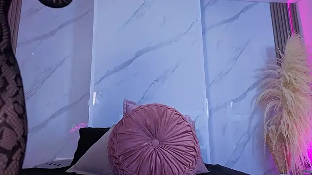 Chlooee   online show from February 19, 2026, 1:56 am