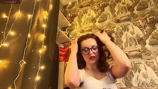 Snapshot of LaurenRossss chatting on February 25, 2025, 11:33 pm LaurenRossss online show from February 25, 2025, 11:33 pm