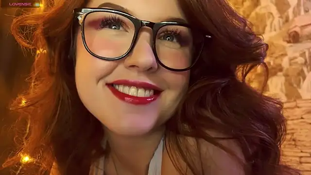 Snapshot of LaurenRossss chatting on March 9, 2025, 12:00 am LaurenRossss online show from March 9, 2025, 12:00 am