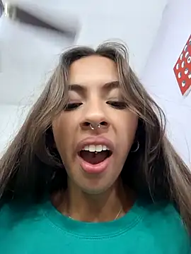 Jazmin-Cerezita online show from February 1, 2025, 1:30 pm