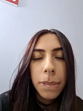 Jazmin-Cerezita online show from December 17, 2025, 12:16 am