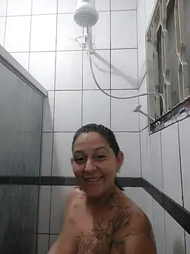 baixinhaloira online show from November 5, 2025, 3:06 am