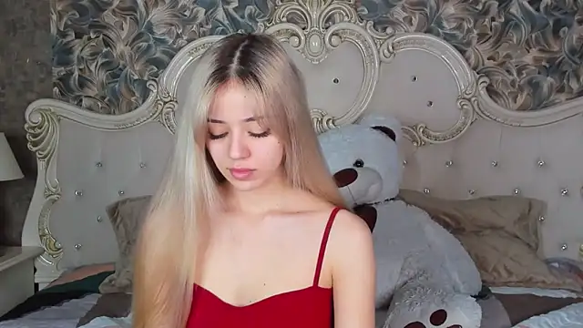 STELLA RICH online show from March 4, 2025, 9:00 pm