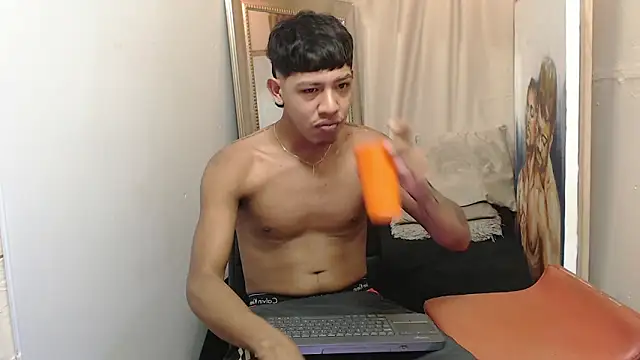 mr stiven  online show from November 5, 2025, 2:22 am