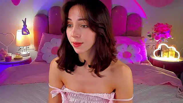 ElsaYoung online show from November 21, 2025, 8:18 pm