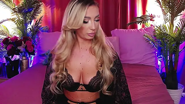 FelyJolie online show from April 21, 2026, 3:28 pm