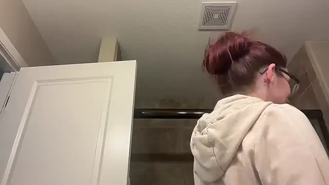 yourstrulylivy69 online show from September 30, 2025, 4:01 pm