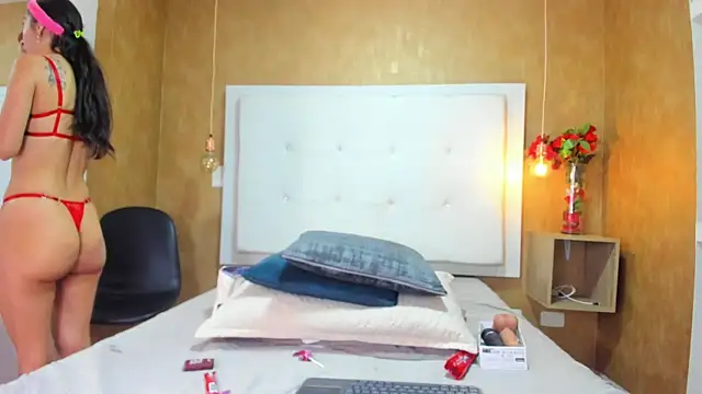 Milaspetite online show from March 25, 2026, 8:04 pm