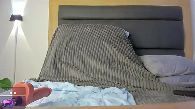 catleya 0 online show from February 9, 2025, 4:04 am