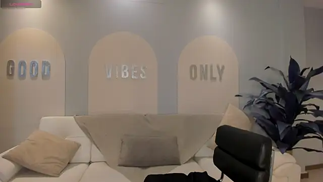 MiaFarrell  online show from January 31, 2025, 7:18 pm