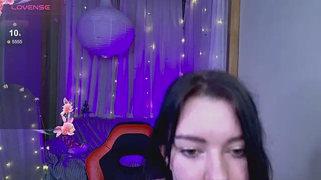 Lana  Cute  online show from December 21, 2024, 2:15 pm