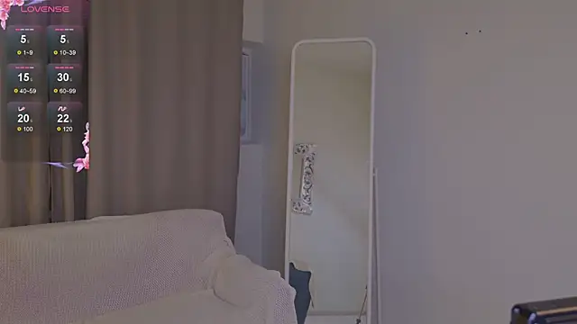 Lana  Cute  online show from March 17, 2025, 6:00 pm