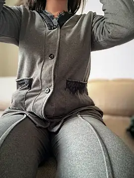 hot girl dina online show from February 23, 2025, 9:33 am