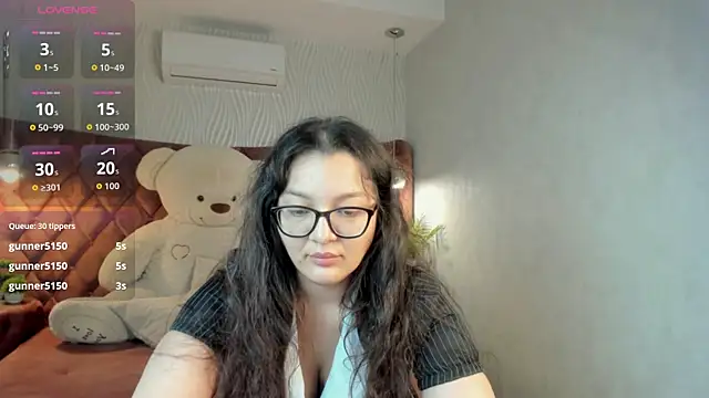 ZarifaBev online show from December 1, 2025, 3:33 am