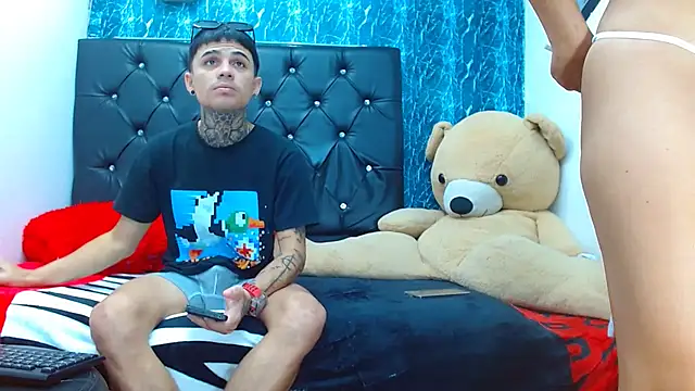 Snapshot of exotic_hot_couple chatting on January 16, 2025, 2:51 am exotic hot couple online show from January 16, 2025, 2:51 am