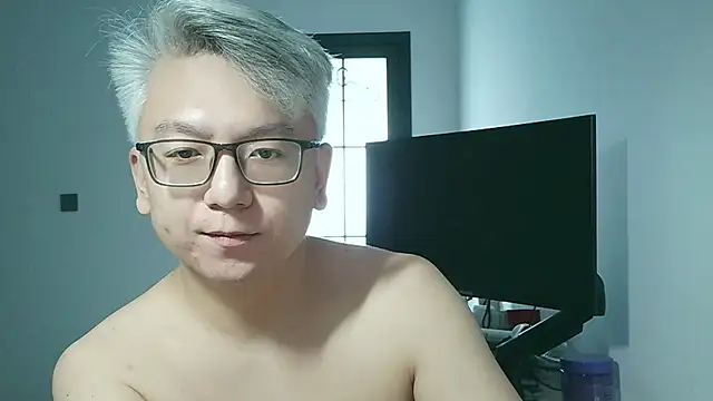 Snapshot of leoUSIR chatting on November 5, 2025, 12:54 am leoUSIR online show from November 5, 2025, 12:54 am