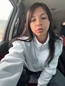 JulliaVegas online show from April 16, 2026, 2:12 am