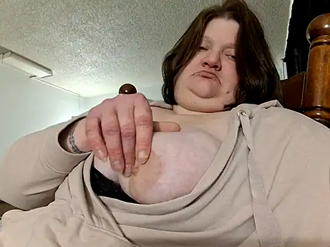 chrissybear84 online show from March 12, 2025, 5:17 pm