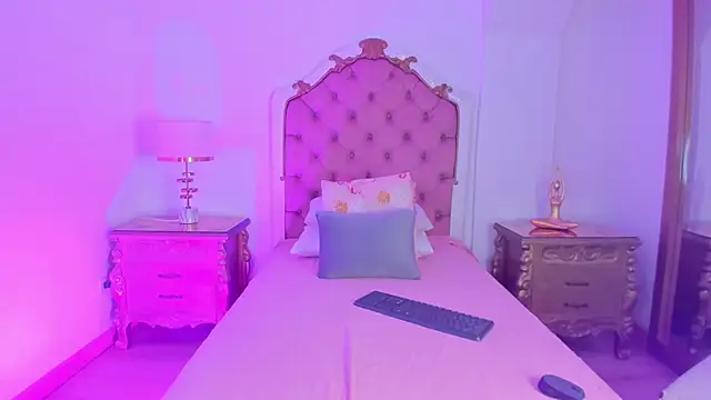 rebeca watsson online show from November 24, 2025, 11:32 am