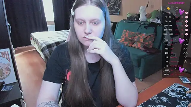 Alice Dreamgirl  online show from April 22, 2026, 12:18 pm