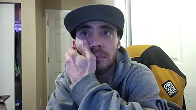 Huntzg23 online show from April 14, 2026, 5:30 pm