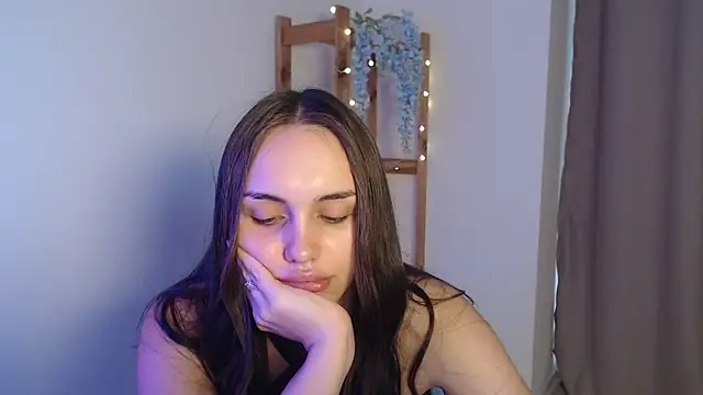 IrinaShayk18 online show from January 3, 2025, 12:08 pm