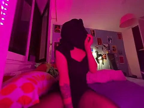 littlewitchxoxo online show from December 15, 2024, 4:37 pm