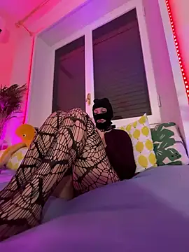 littlewitchxoxo online show from December 17, 2024, 4:32 pm