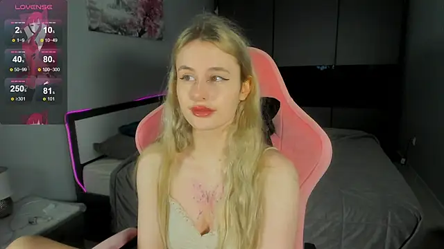 Molly Toads online show from December 24, 2024, 7:39 am