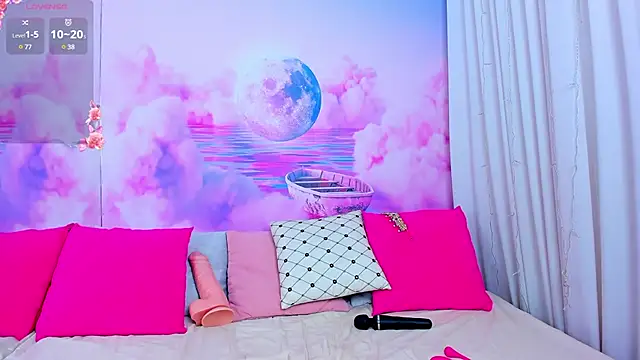 Curvy Dynamite  online show from February 6, 2025, 5:03 am