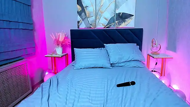 Curvy Dynamite  online show from March 18, 2025, 4:15 am