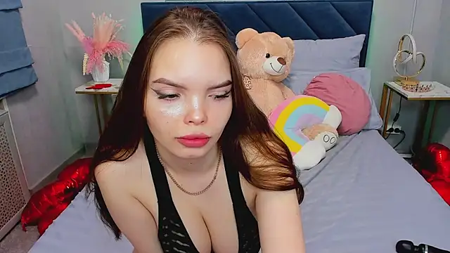 Curvy Dynamite  online show from April 21, 2026, 1:18 am