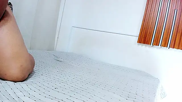 cristall hott online show from January 11, 2026, 2:22 pm