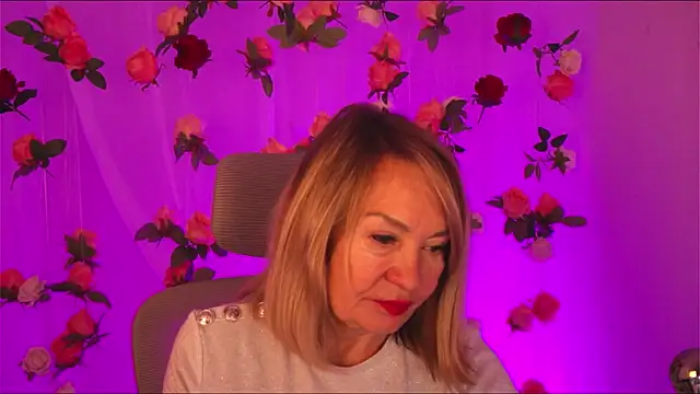 Snapshot of RosalindaFortuna chatting on December 20, 2024, 1:43 pm RosalindaFortuna online show from December 20, 2024, 1:43 pm